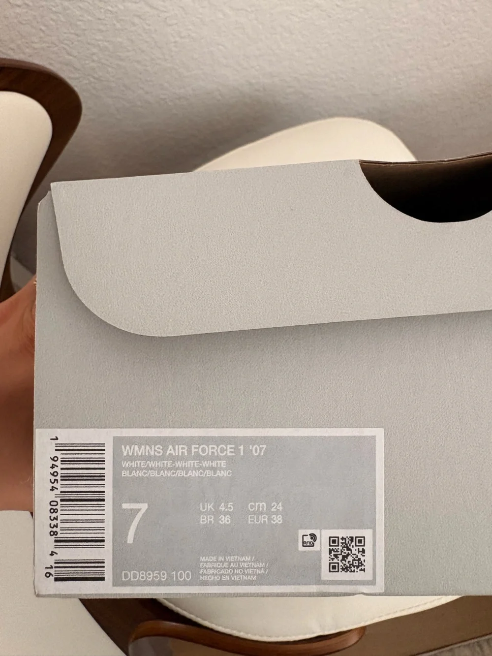 Nike White Leather Sneakers - Low Top